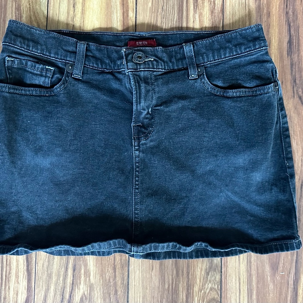 Vintage Black Denim Guess Skirt- Size 28